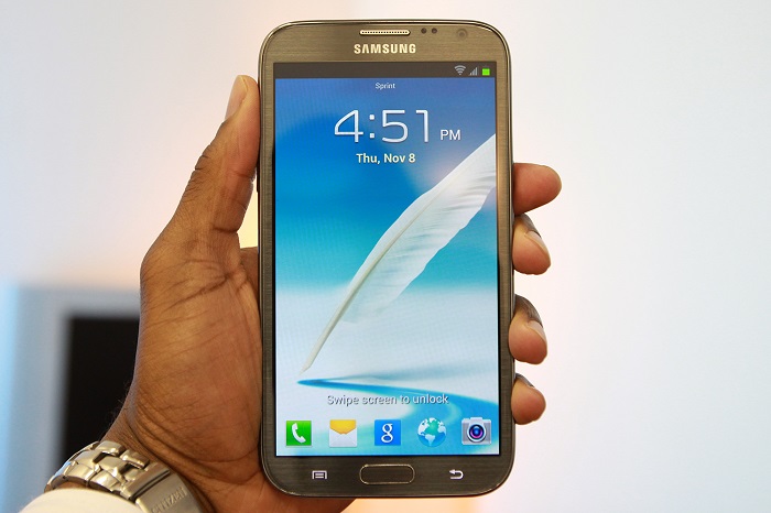Indian airline says Samsung Note 2 emitted smoke in plane 